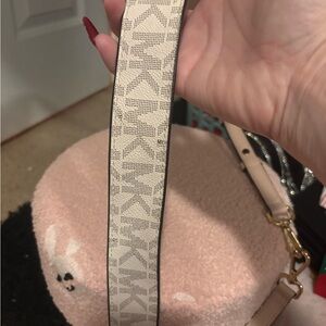 Michael Kors Signature Logo strap for bag!